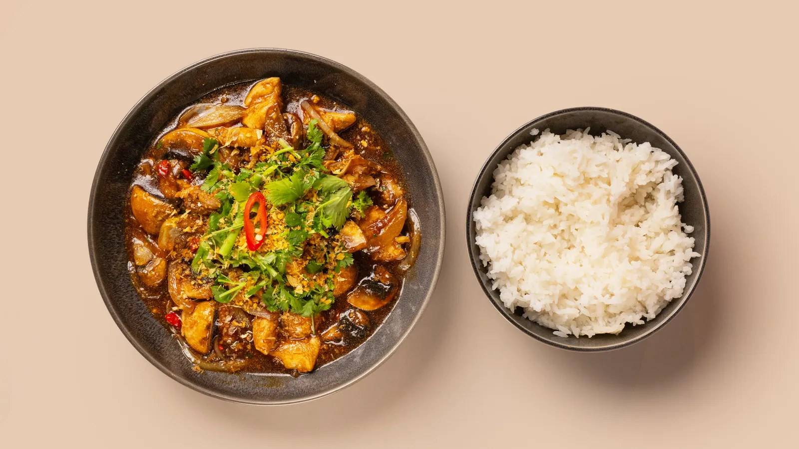 Tasty Thai: signaturwokken vår, servert med ris