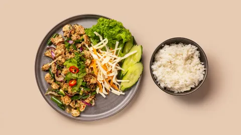 Lab Gai: kyllingsalat